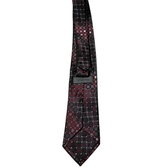 Calvin Klein Tie 100%‎ Silk Burgundy Red Gray Geometric Necktie Long 62x 3.5 - Picture 2 of 2